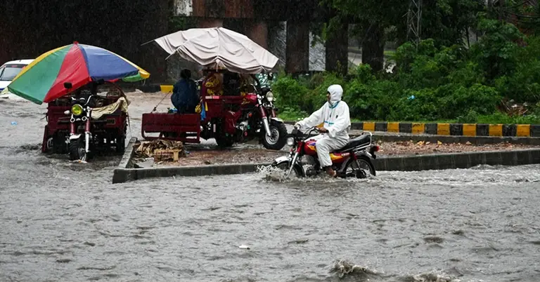ভারী বর্ষণ ও ঢলে তলিয়ে গেছে পাকিস্তানের বিভিন্ন অংশ ও জনপদ